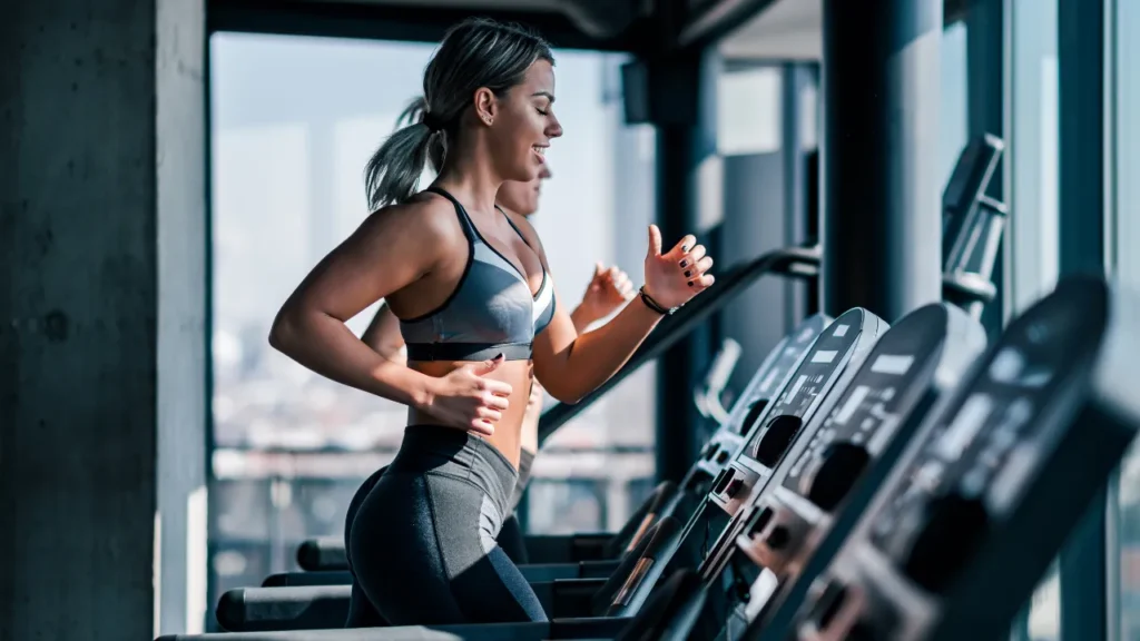 Mulher na musculação Mulher na musculação